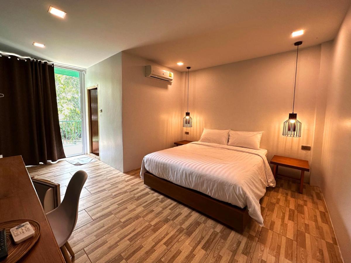 Plernpetch Hotel Surat Thani Exterior photo