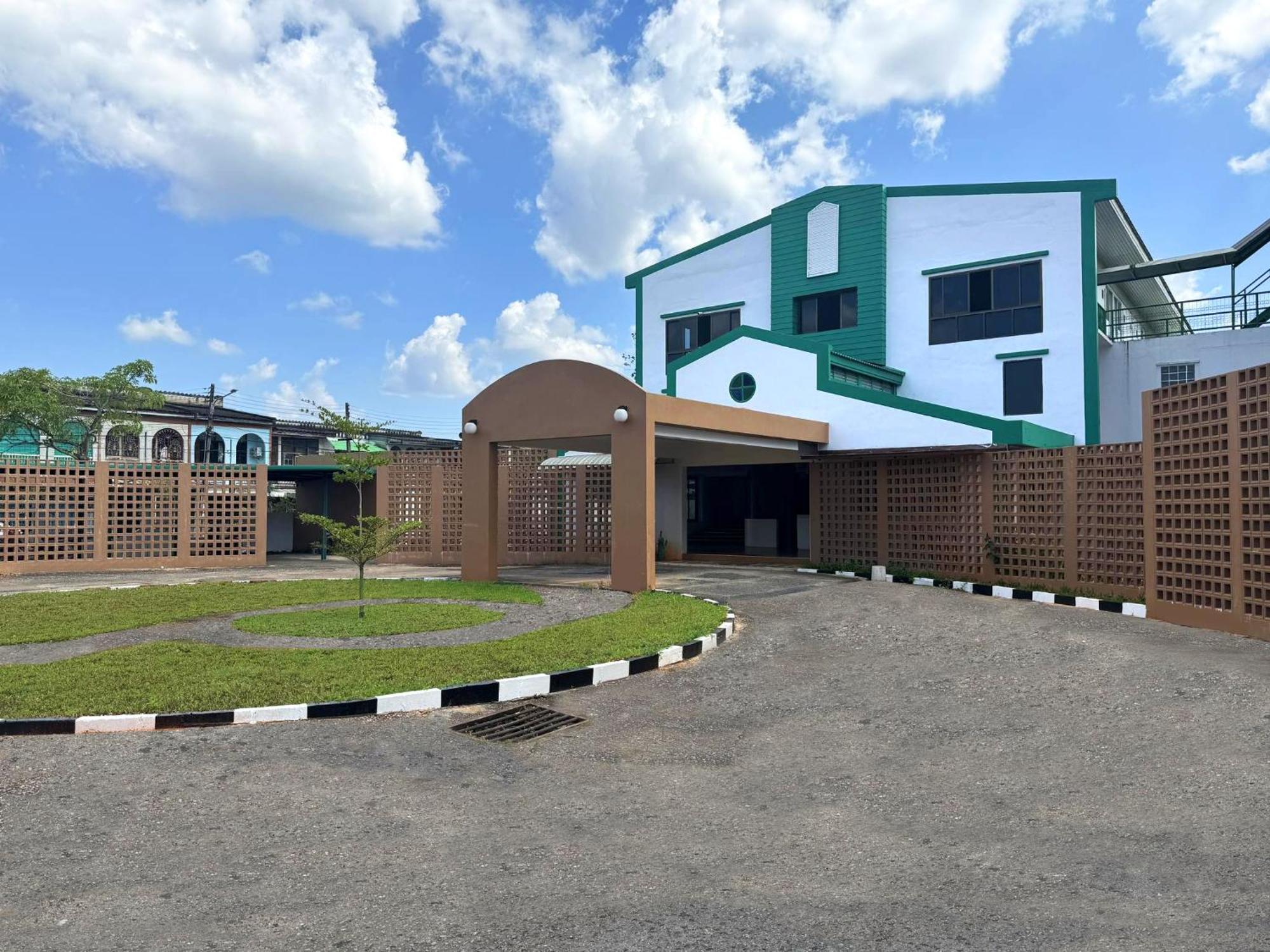 Plernpetch Hotel Surat Thani Exterior photo