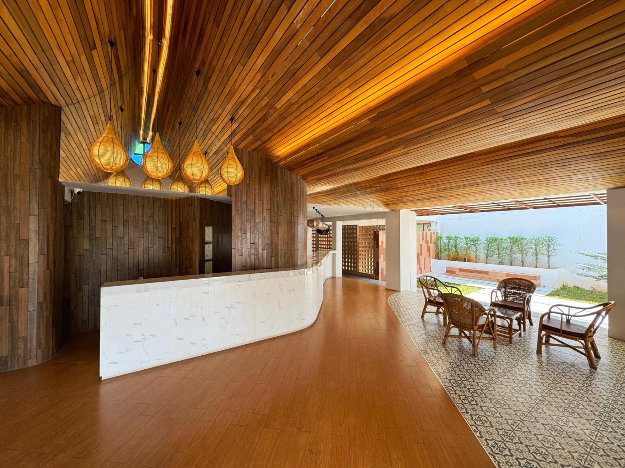Plernpetch Hotel Surat Thani Exterior photo