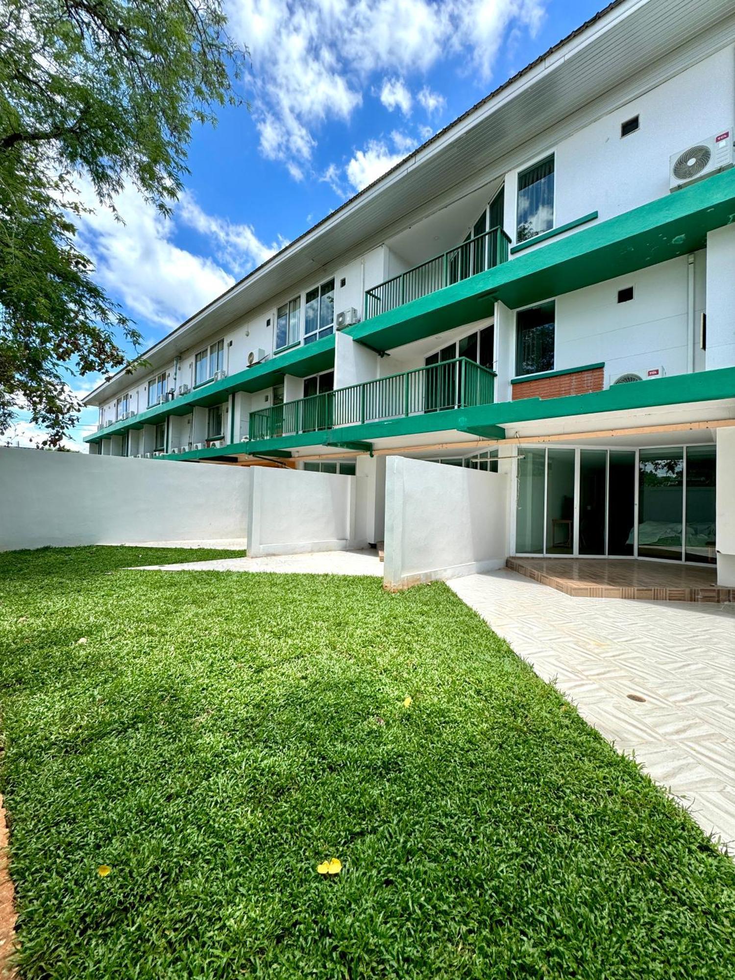 Plernpetch Hotel Surat Thani Exterior photo