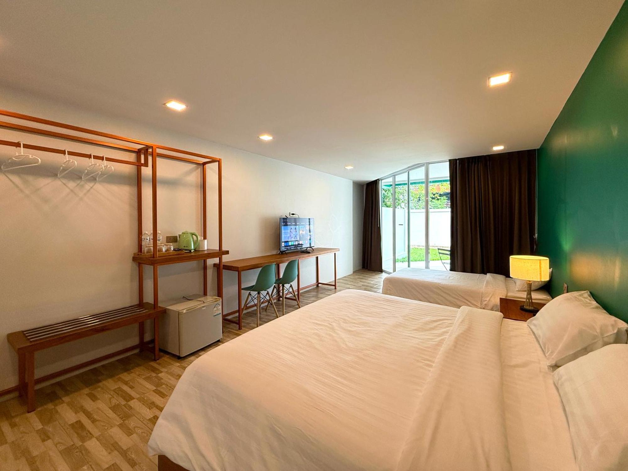 Plernpetch Hotel Surat Thani Exterior photo
